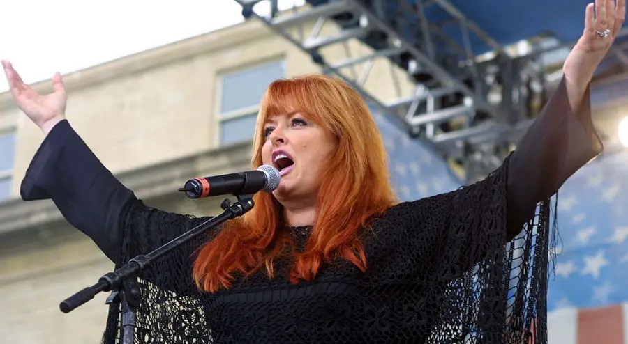 Wynonna Judd height