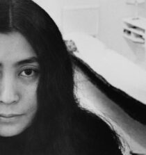 Yoko Ono height