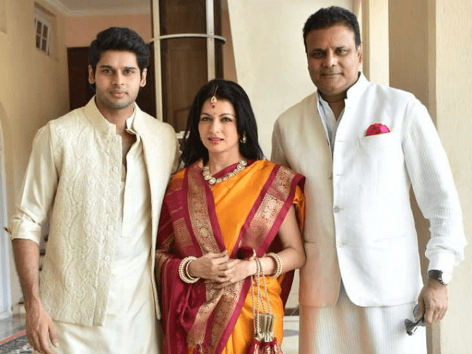 Bhagyashree family Photo